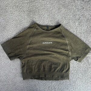 Alphalete Amplify Crop Top